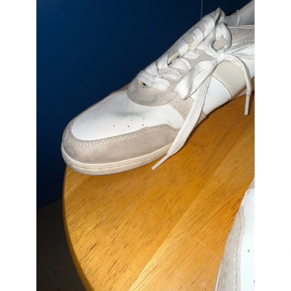 Universal Thread Womens Court Sneakers White Cream Low Top Shoes Size 11